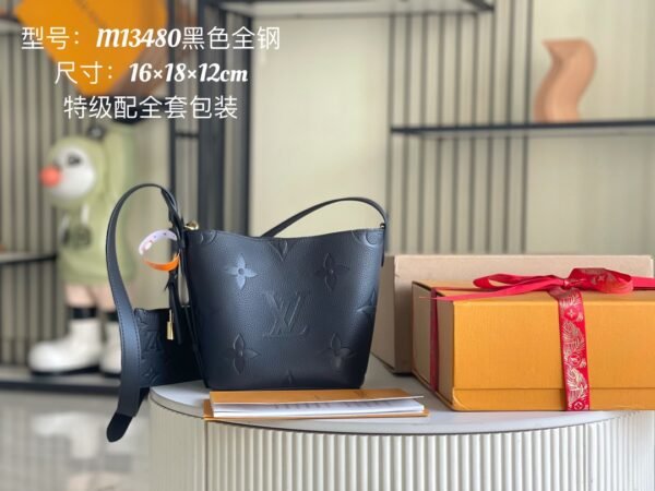 루이비통 올 인 BB 블랙