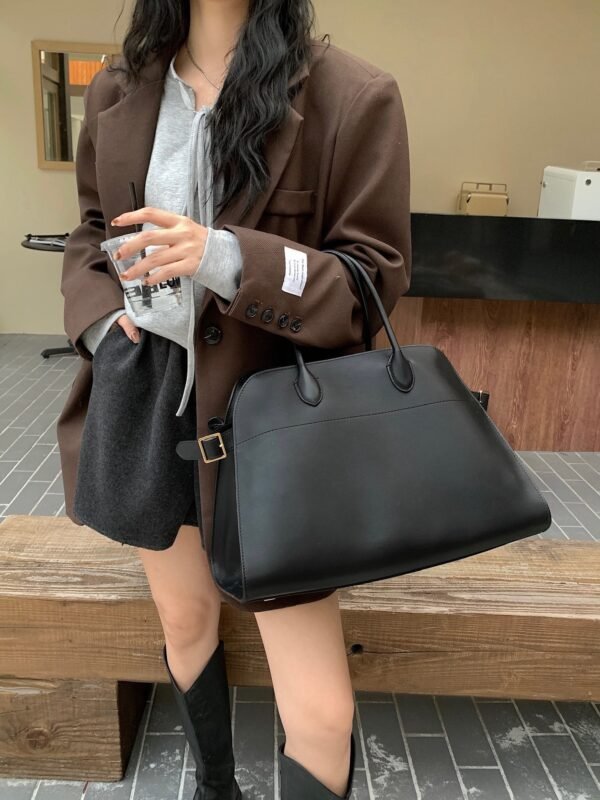 더 로우 마고 15백 블랙 실버