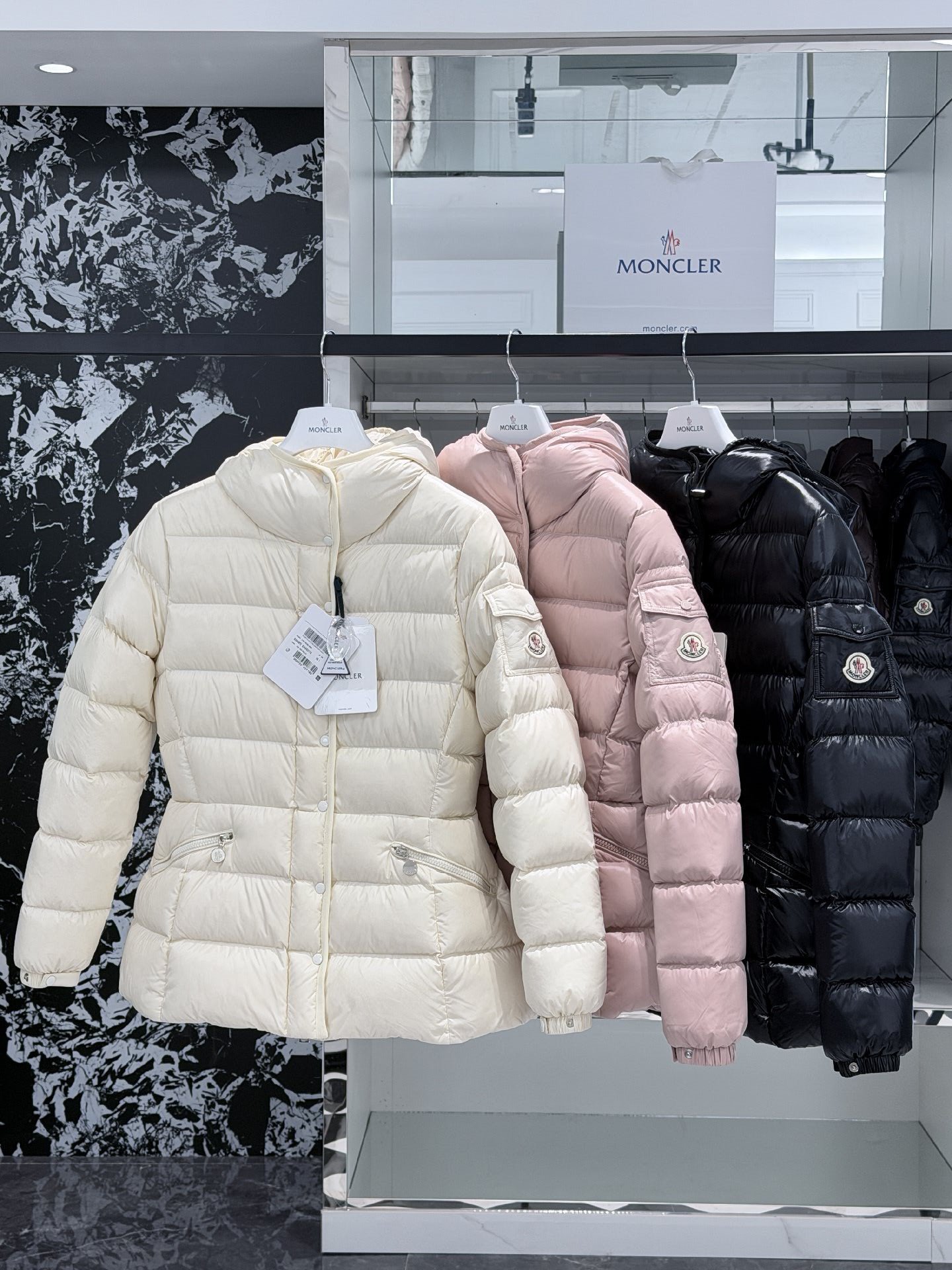 몽클레르 바란테 후드 패딩