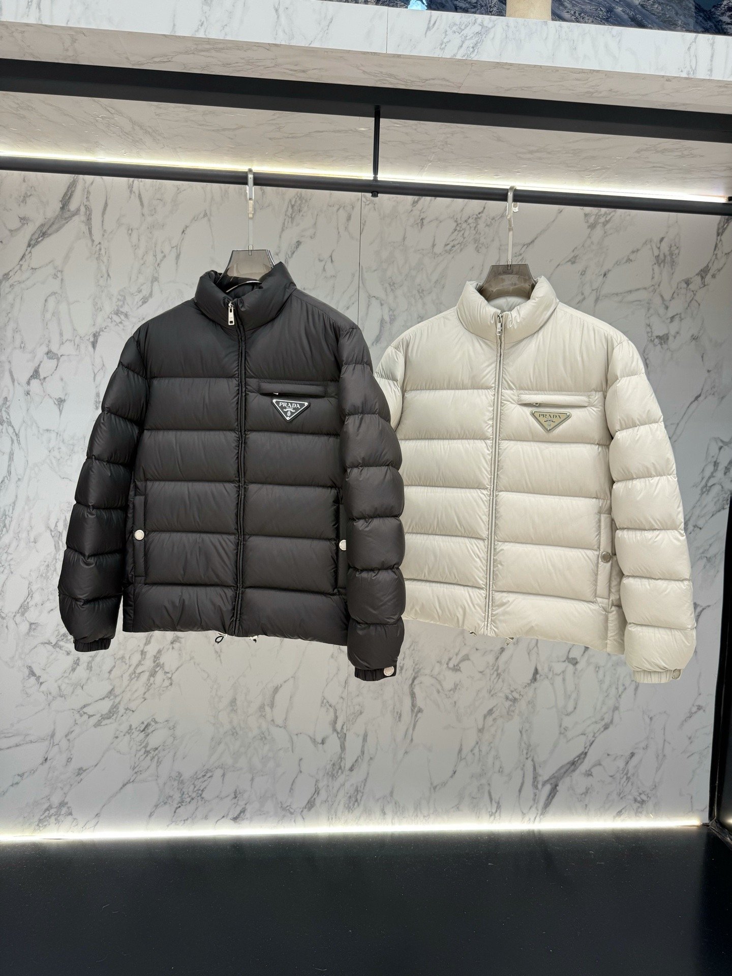 프라다 Re-Nylon Cropped Puffer 패딩