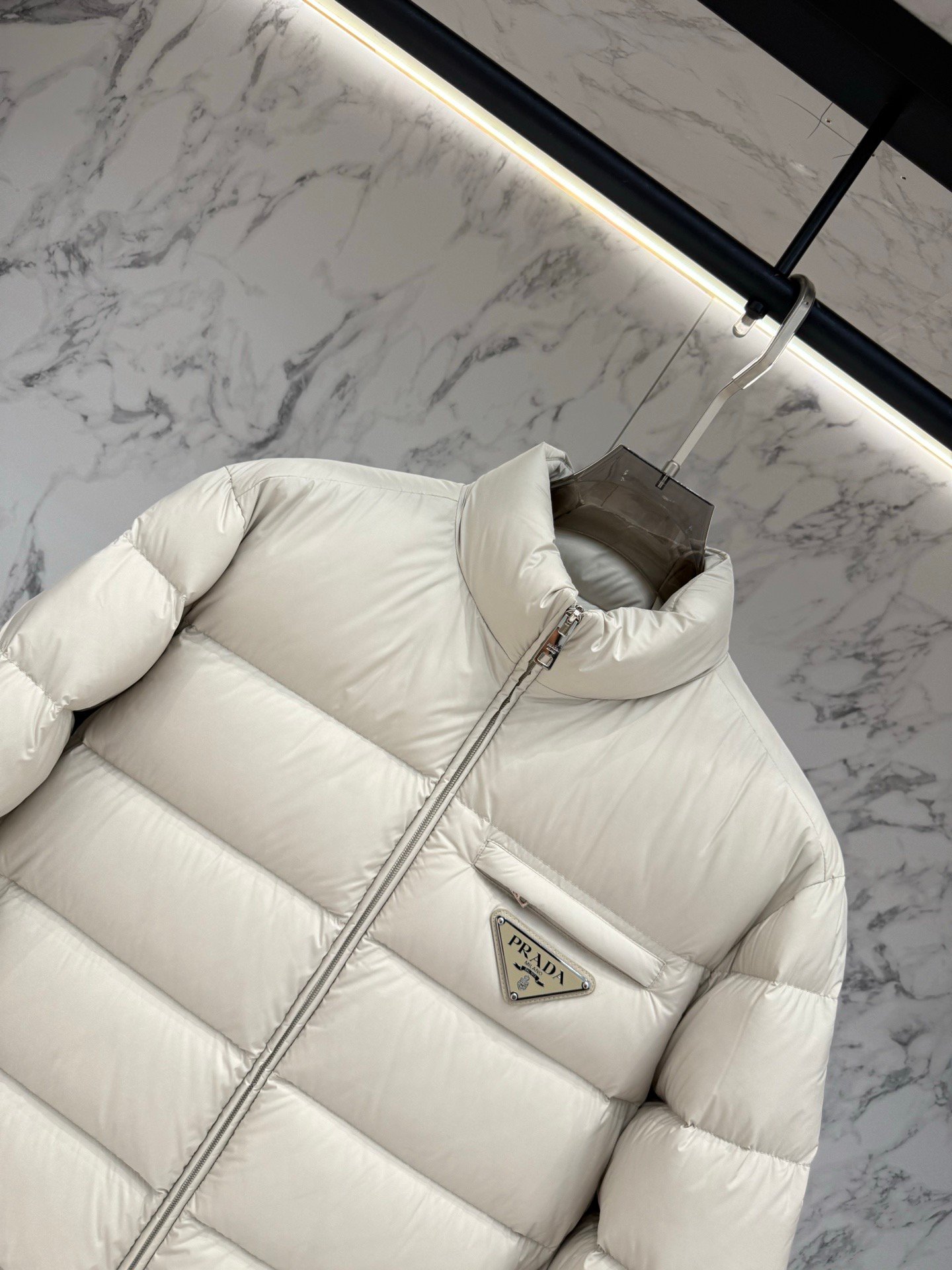 프라다 Re-Nylon Cropped Puffer 패딩 - 이미지 13