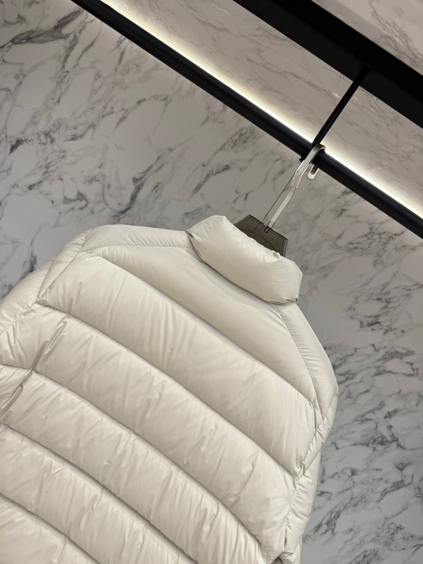 프라다 Re-Nylon Cropped Puffer 패딩 - 이미지 18