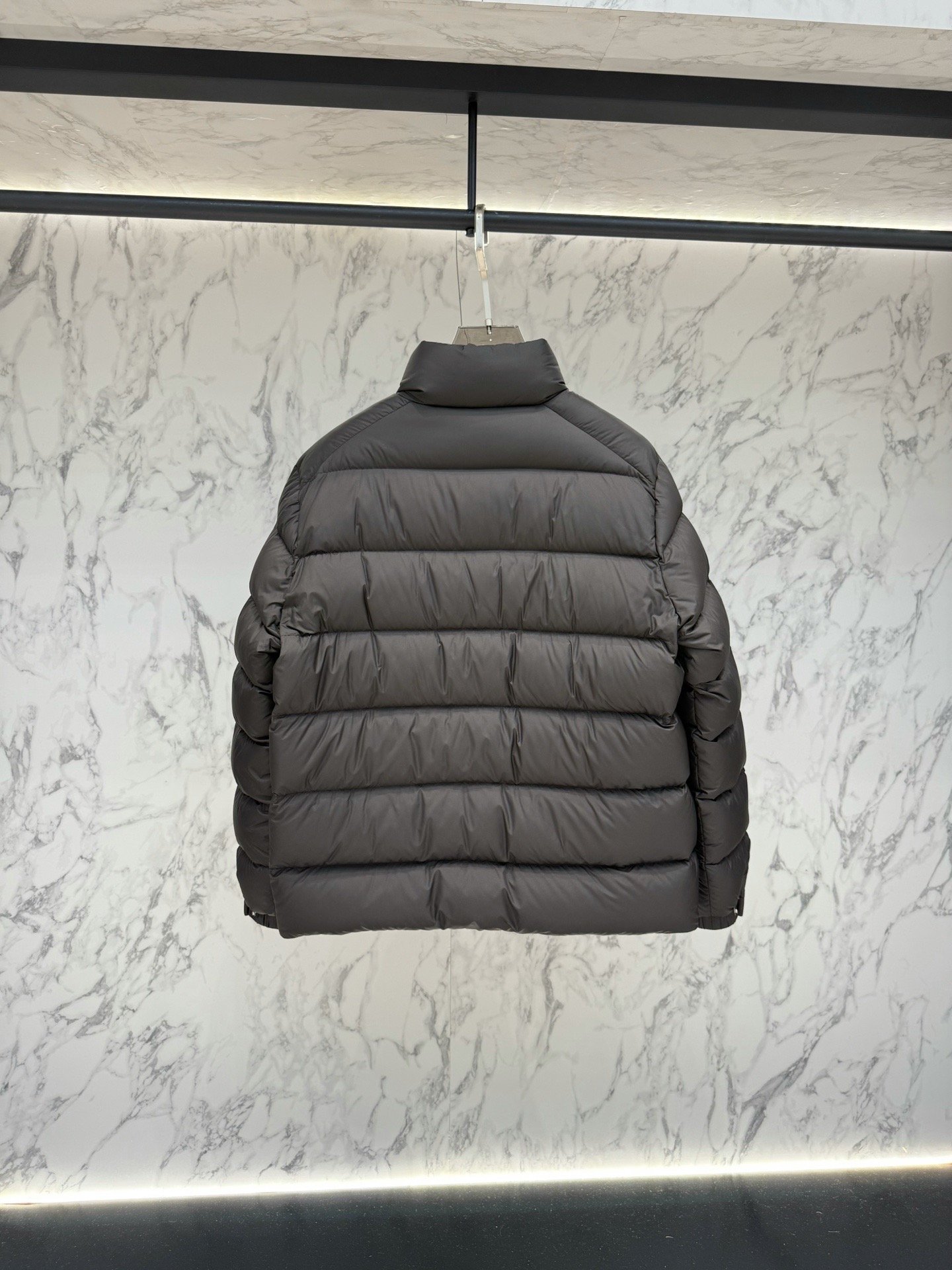 프라다 Re-Nylon Cropped Puffer 패딩 - 이미지 3