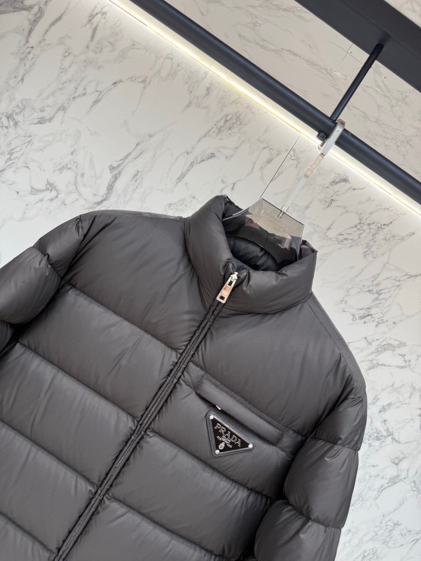 프라다 Re-Nylon Cropped Puffer 패딩 - 이미지 4