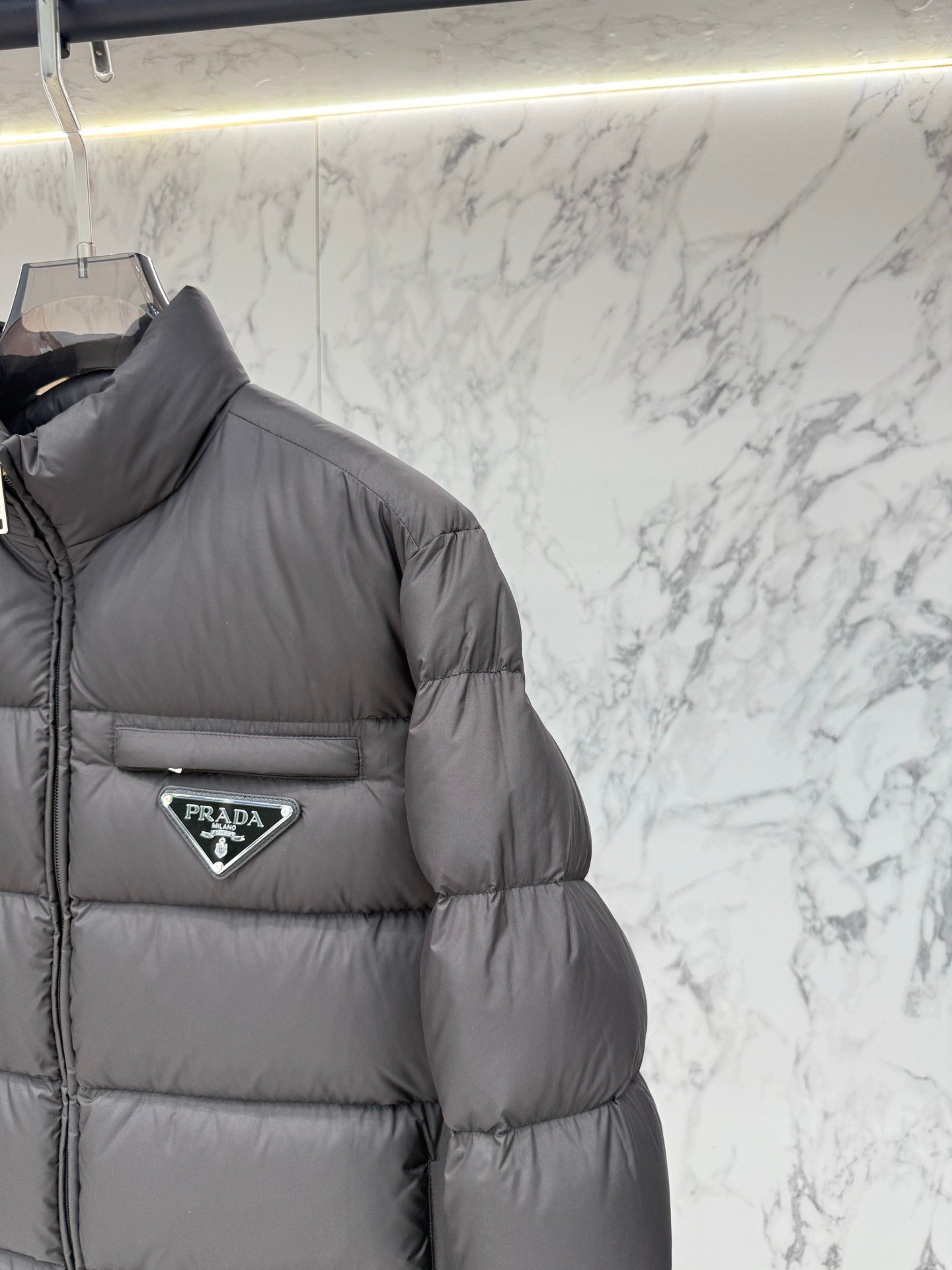 프라다 Re-Nylon Cropped Puffer 패딩 - 이미지 6