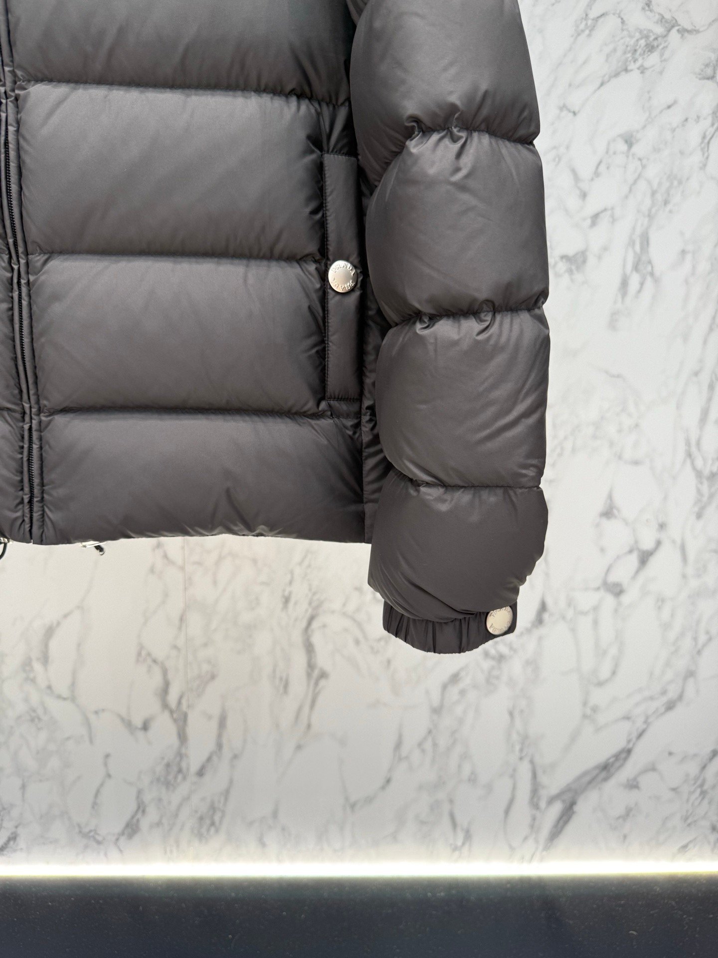 프라다 Re-Nylon Cropped Puffer 패딩 - 이미지 7