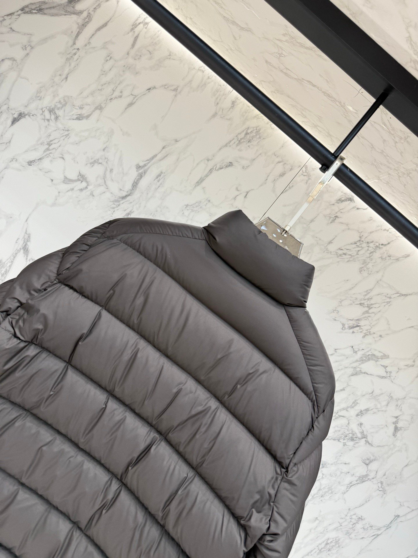 프라다 Re-Nylon Cropped Puffer 패딩 - 이미지 9