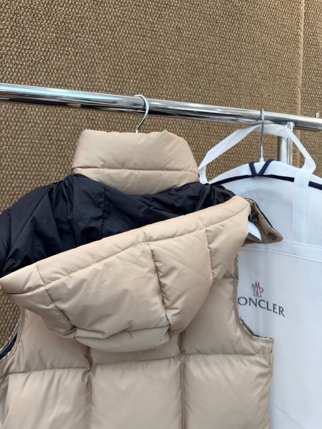 몽클레르 Macareux 후드 다운 패딩 베스트 - 이미지 8
