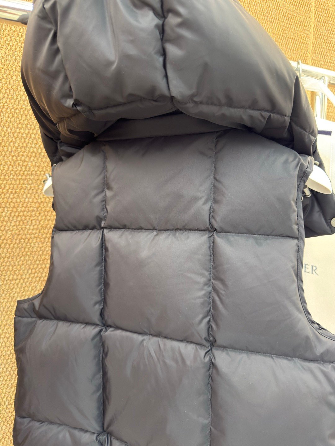 몽클레르 Macareux 후드 다운 패딩 베스트 - 이미지 17