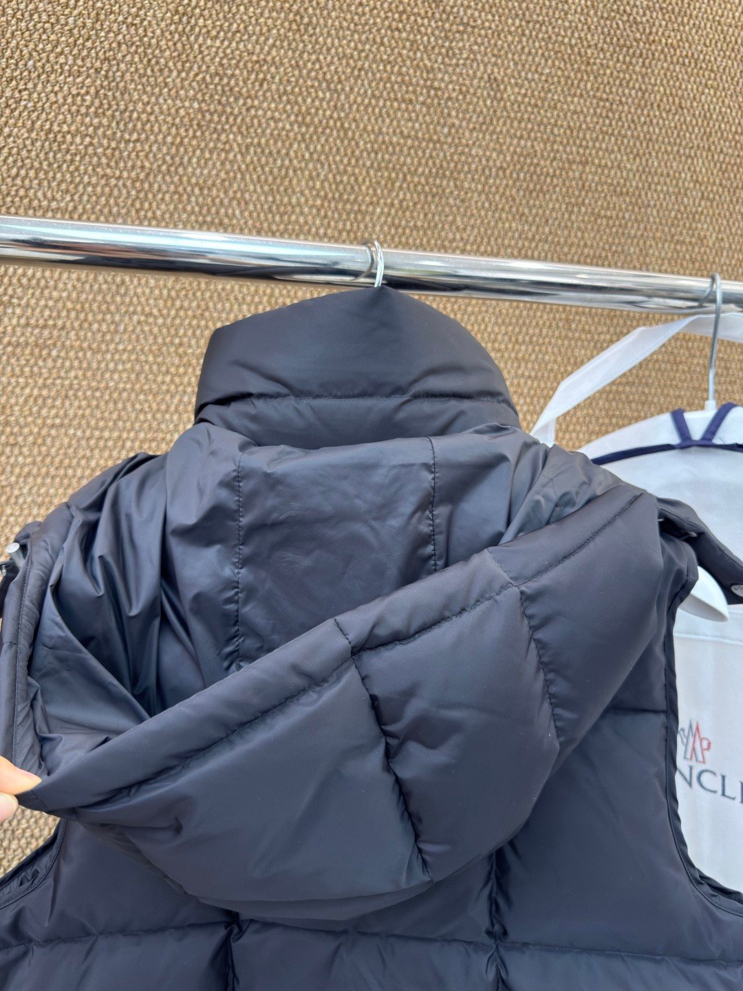 몽클레르 Macareux 후드 다운 패딩 베스트 - 이미지 19