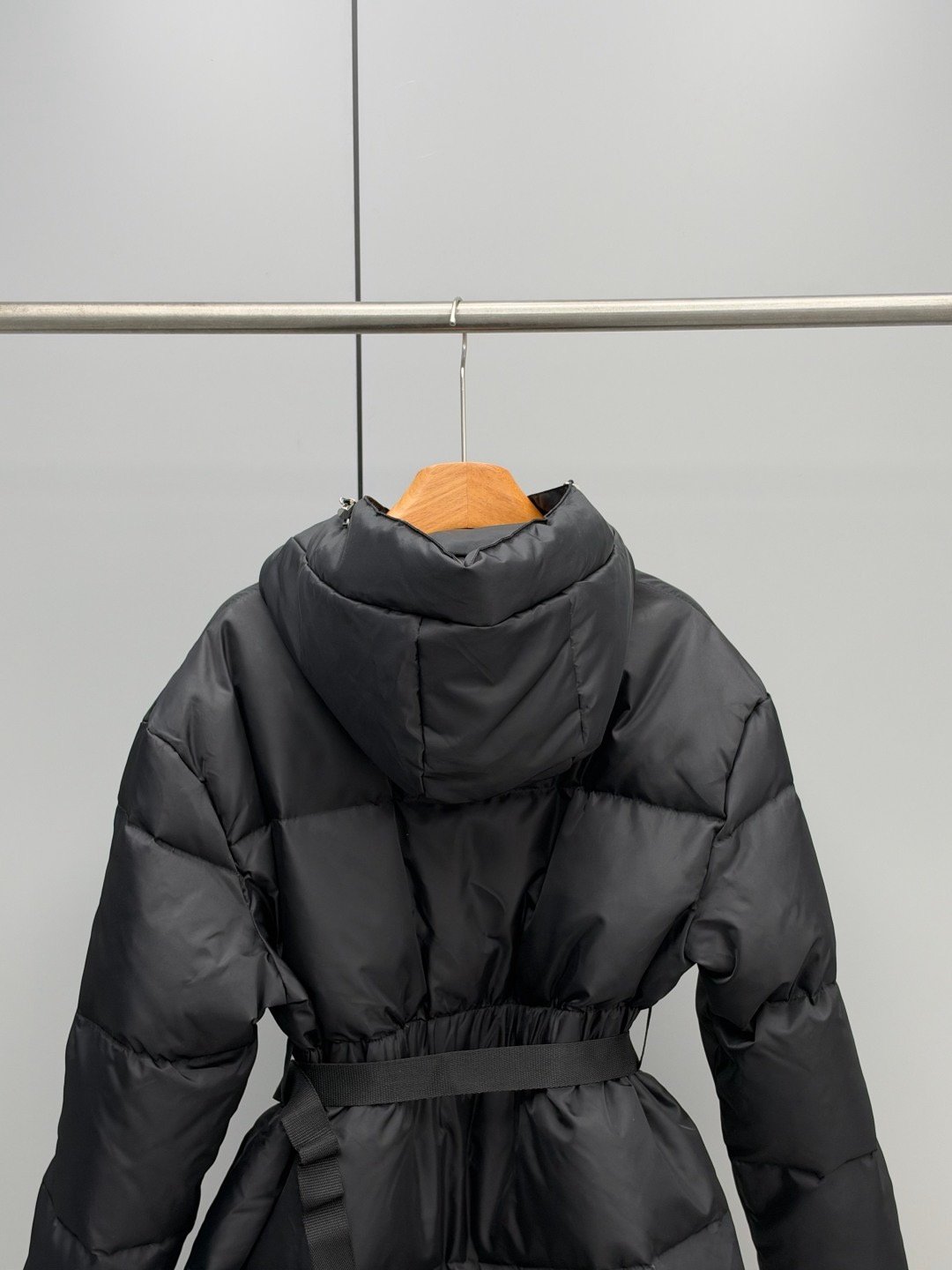 PRADA 리나일론 벨트 롱패딩 - 이미지 7