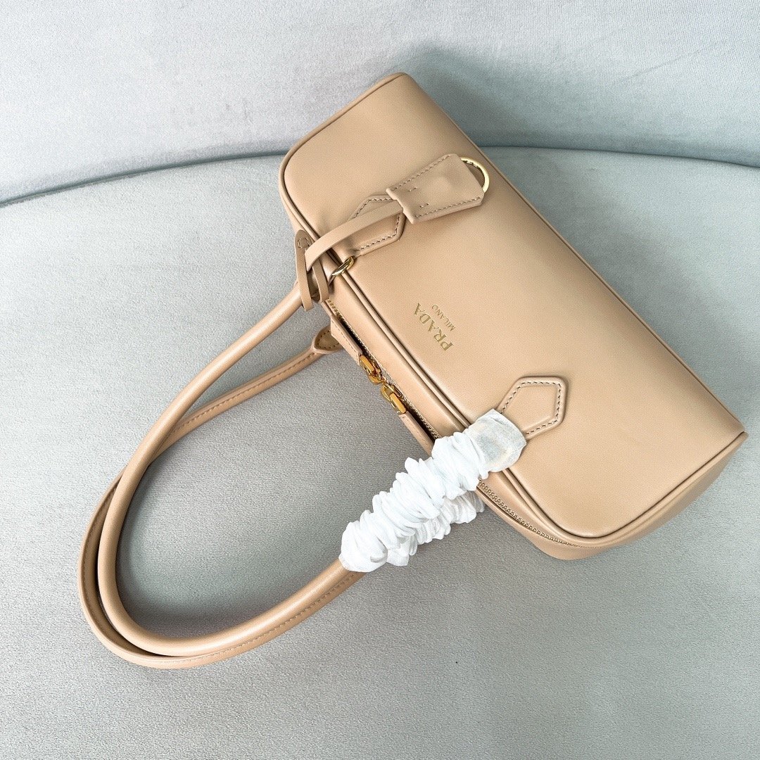 프라다 미디엄 가죽 탑 핸들 백 - 이미지 5