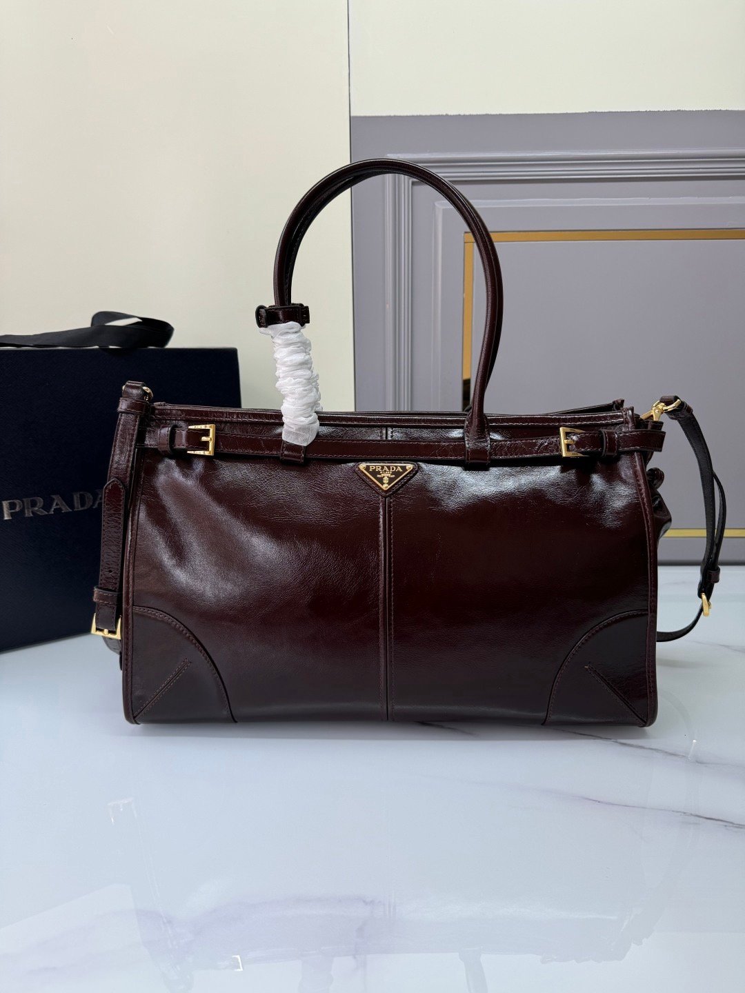 프라다 소프트 럭스 라지 가죽 토트백