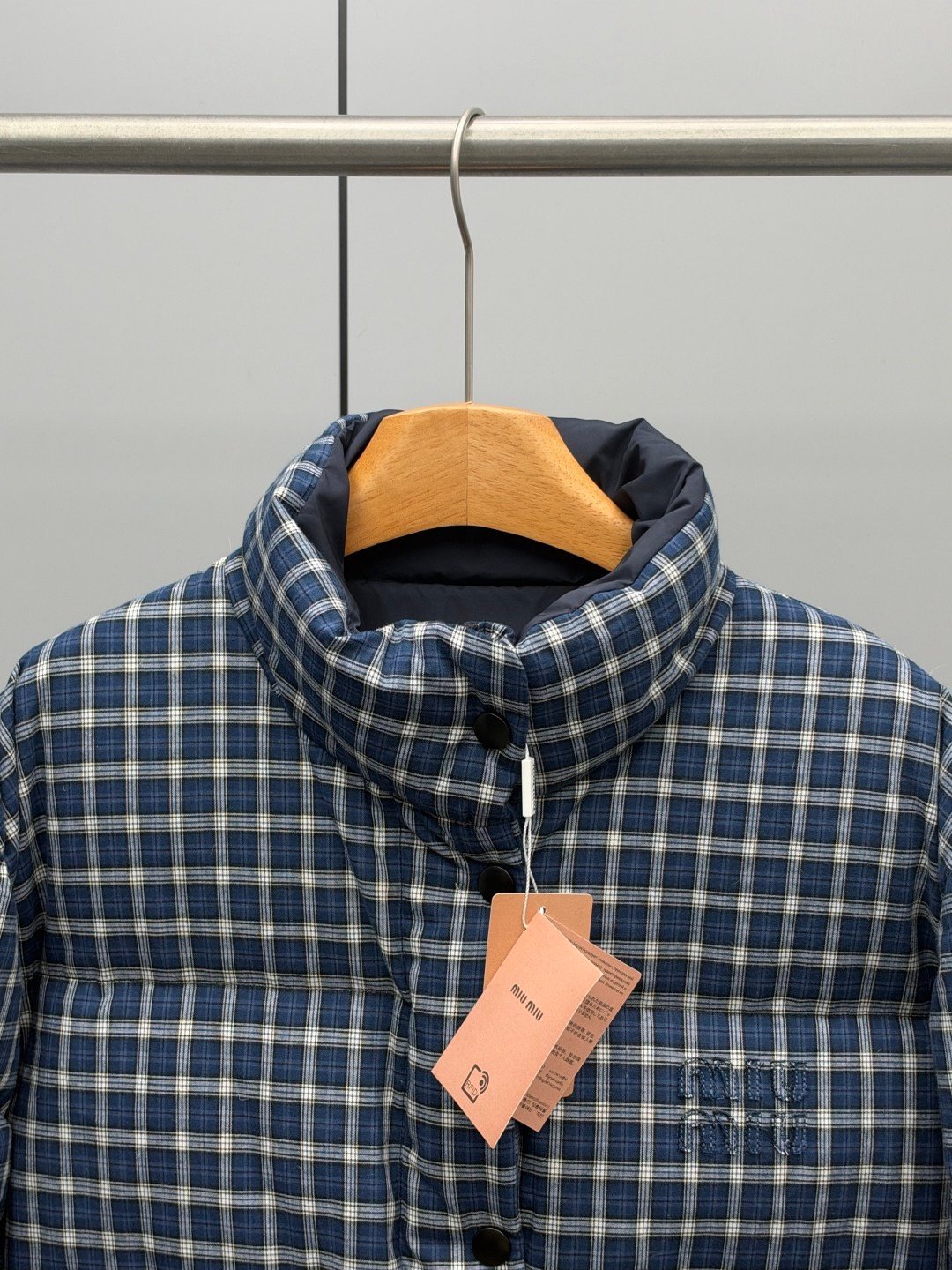 미우미우 리버서블 Flannel 플란넬 다운 재킷 - 이미지 6